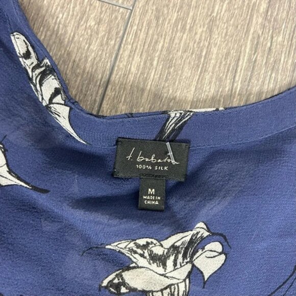 Aritzia Babaton Floral Blouse 3/4 length sleeve top buttons Purple Size Medium - Picture 14 of 16